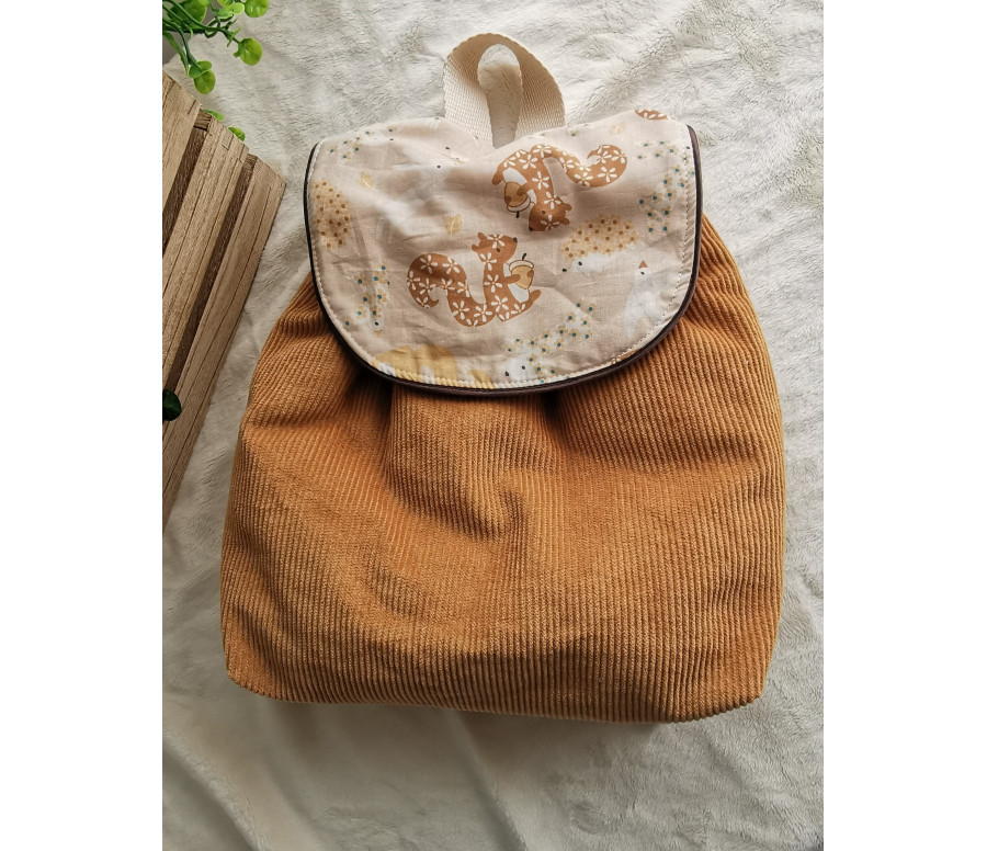 Sac à dos crèche maternelle camel personnalisé Fait Main